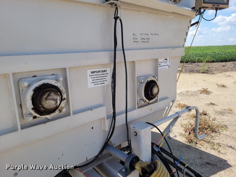 image for item DG3526 2015 Kuhn Knight 4052  feed mixer