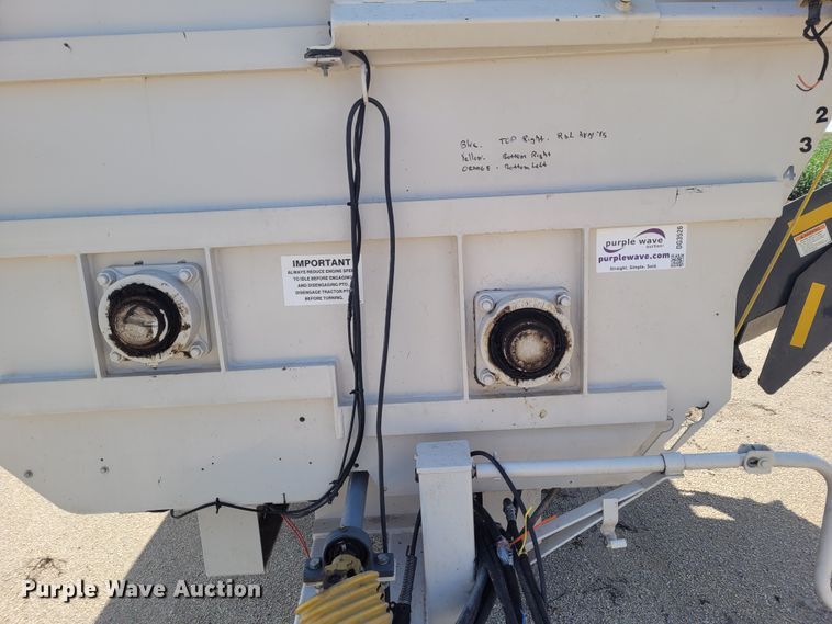 image for item DG3526 2015 Kuhn Knight 4052  feed mixer