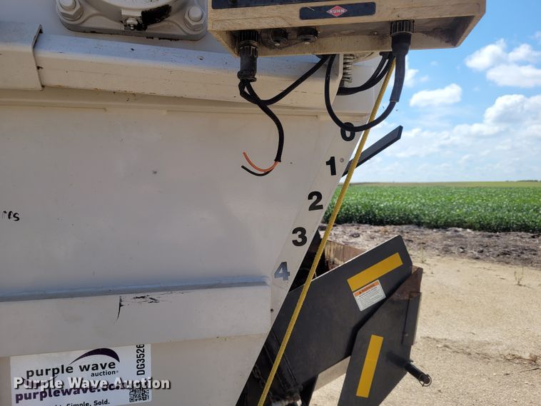 image for item DG3526 2015 Kuhn Knight 4052  feed mixer