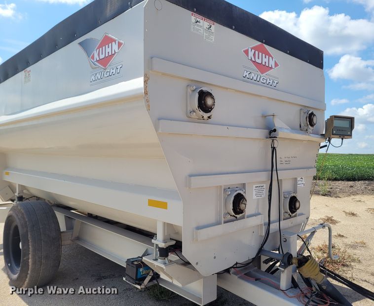 image for item DG3526 2015 Kuhn Knight 4052  feed mixer