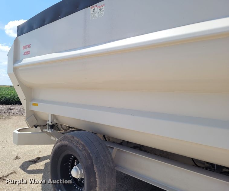 image for item DG3526 2015 Kuhn Knight 4052  feed mixer