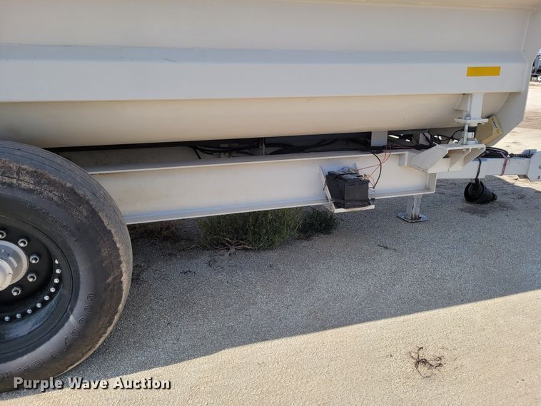 image for item DG3526 2015 Kuhn Knight 4052  feed mixer