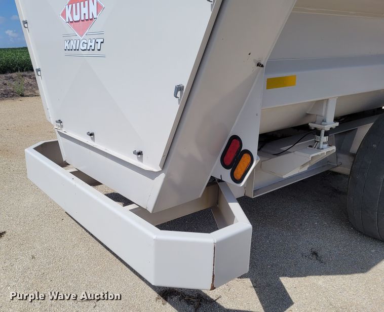 image for item DG3526 2015 Kuhn Knight 4052  feed mixer