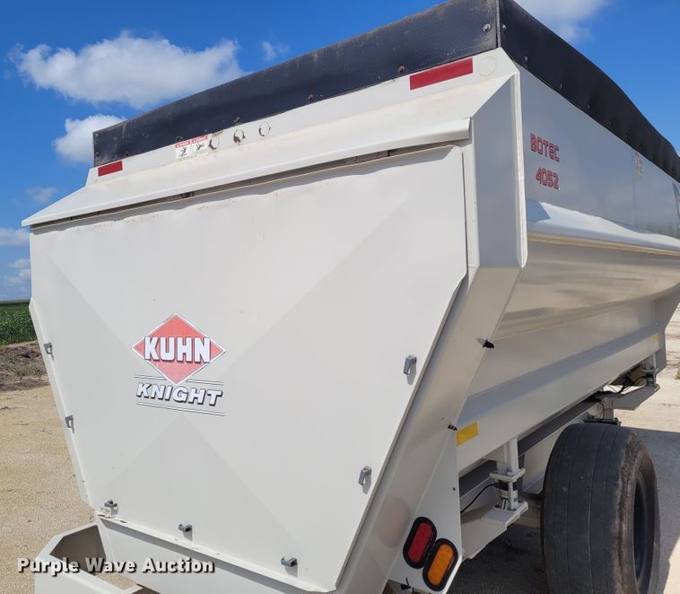 image for item DG3526 2015 Kuhn Knight 4052  feed mixer