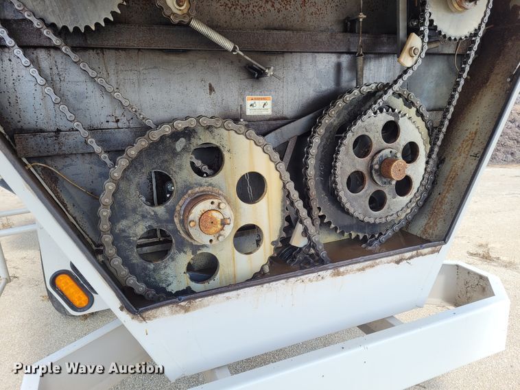 image for item DG3526 2015 Kuhn Knight 4052  feed mixer