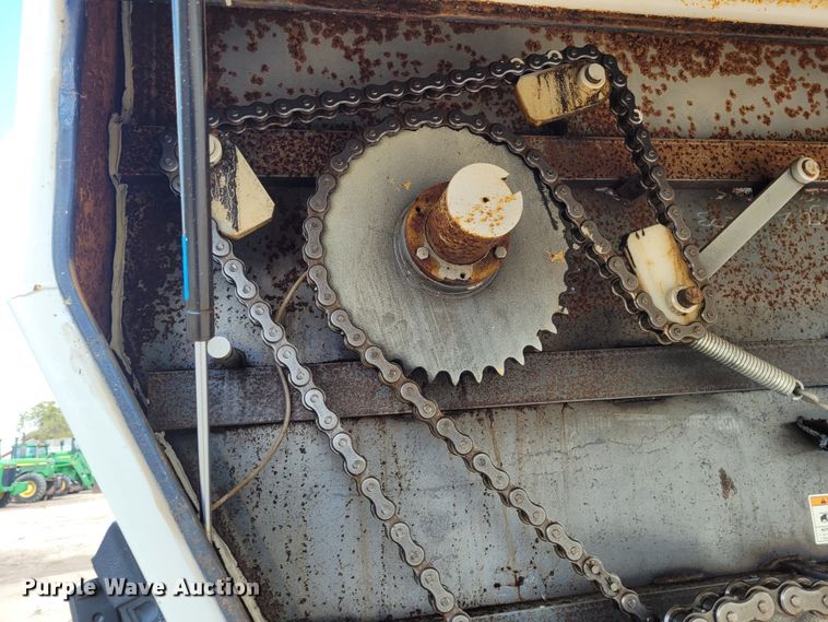 image for item DG3526 2015 Kuhn Knight 4052  feed mixer