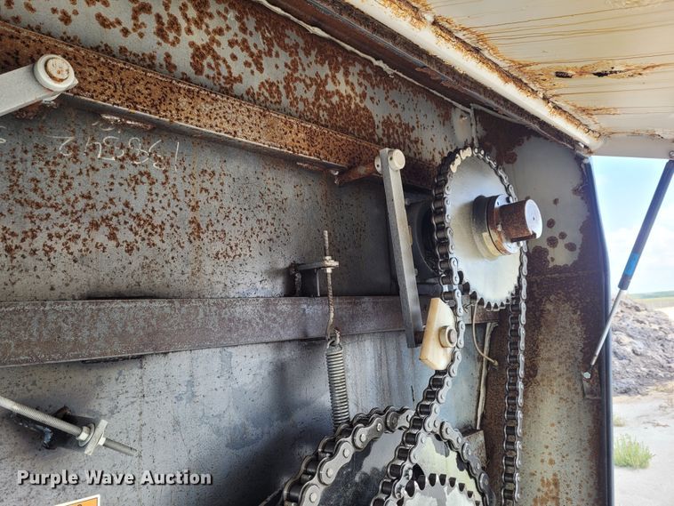 image for item DG3526 2015 Kuhn Knight 4052  feed mixer