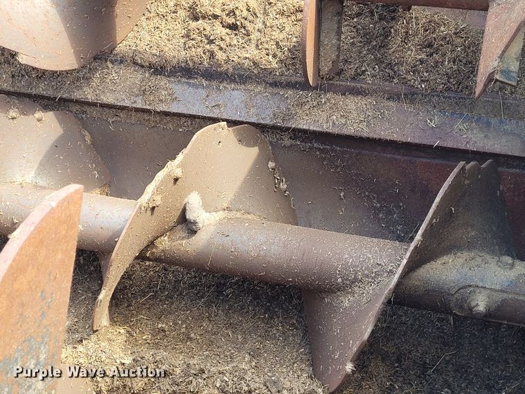 image for item DG3526 2015 Kuhn Knight 4052  feed mixer