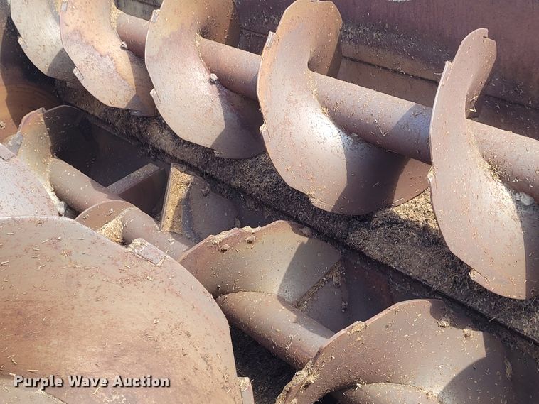 image for item DG3526 2015 Kuhn Knight 4052  feed mixer