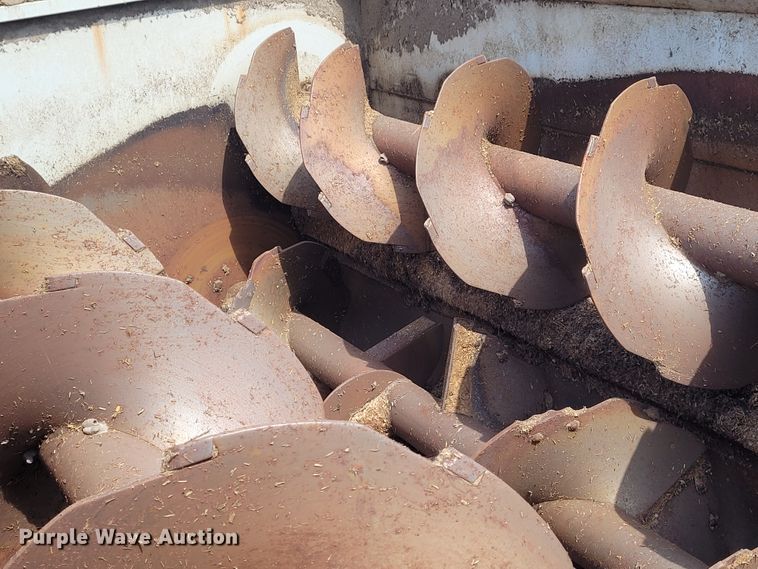 image for item DG3526 2015 Kuhn Knight 4052  feed mixer