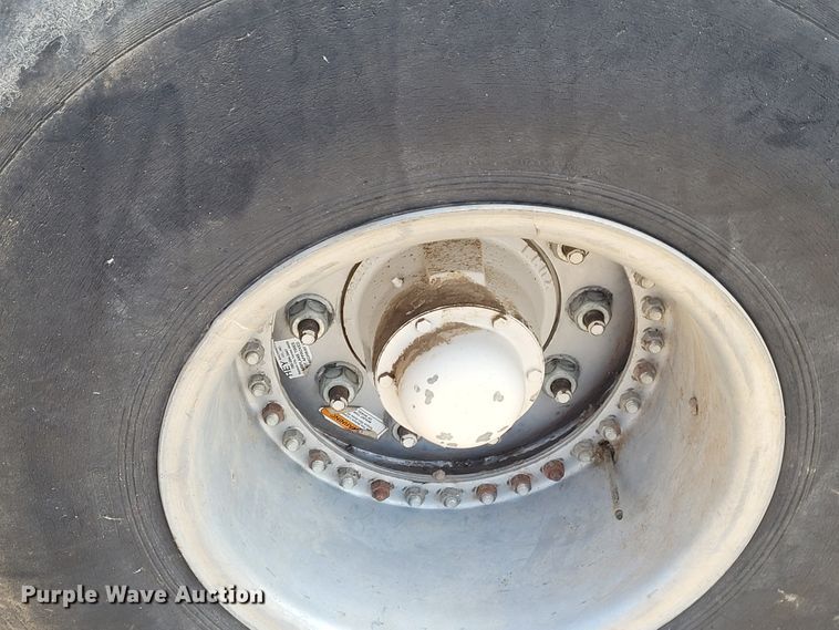 image for item DG3526 2015 Kuhn Knight 4052  feed mixer