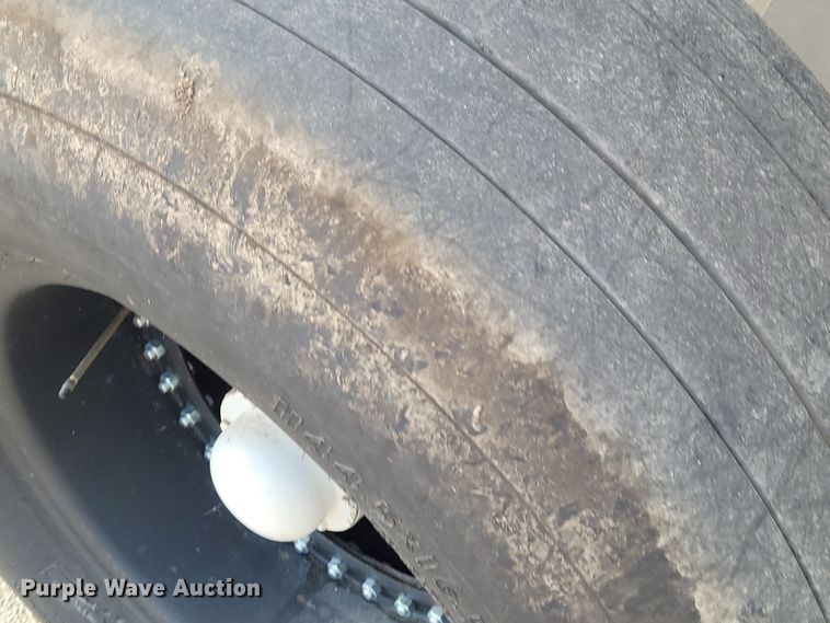 image for item DG3526 2015 Kuhn Knight 4052  feed mixer