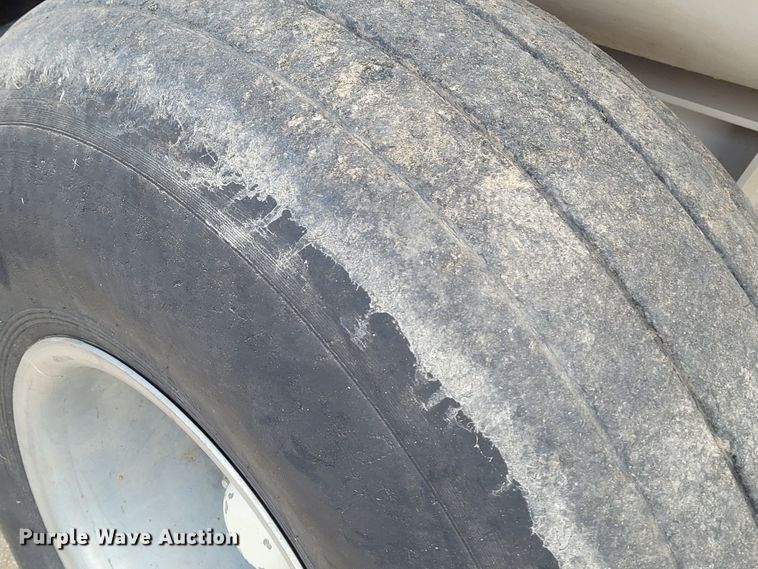 image for item DG3526 2015 Kuhn Knight 4052  feed mixer