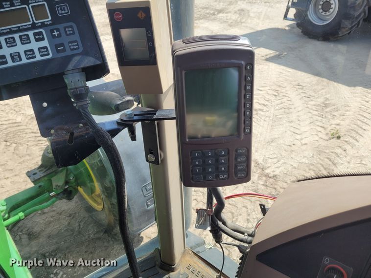 image for item DG3527 1997 John Deere 8400  MFWD tractor