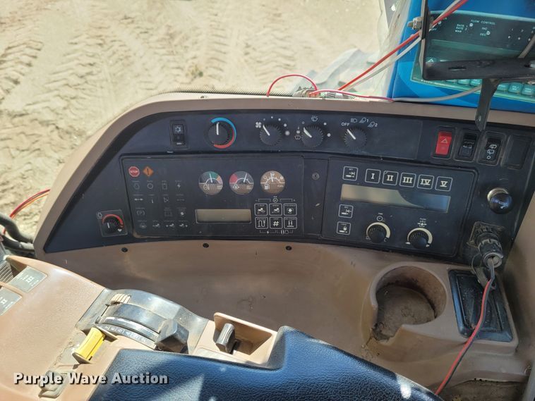 image for item DG3527 1997 John Deere 8400  MFWD tractor