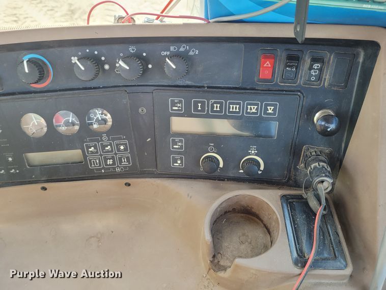 image for item DG3527 1997 John Deere 8400  MFWD tractor