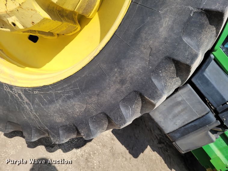 image for item DG3527 1997 John Deere 8400  MFWD tractor