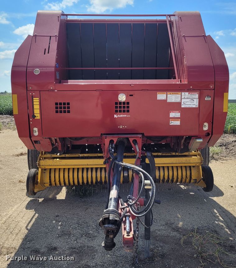 image for item DG3528 2013 New Holland BR7090 Specialty Crop  round baler