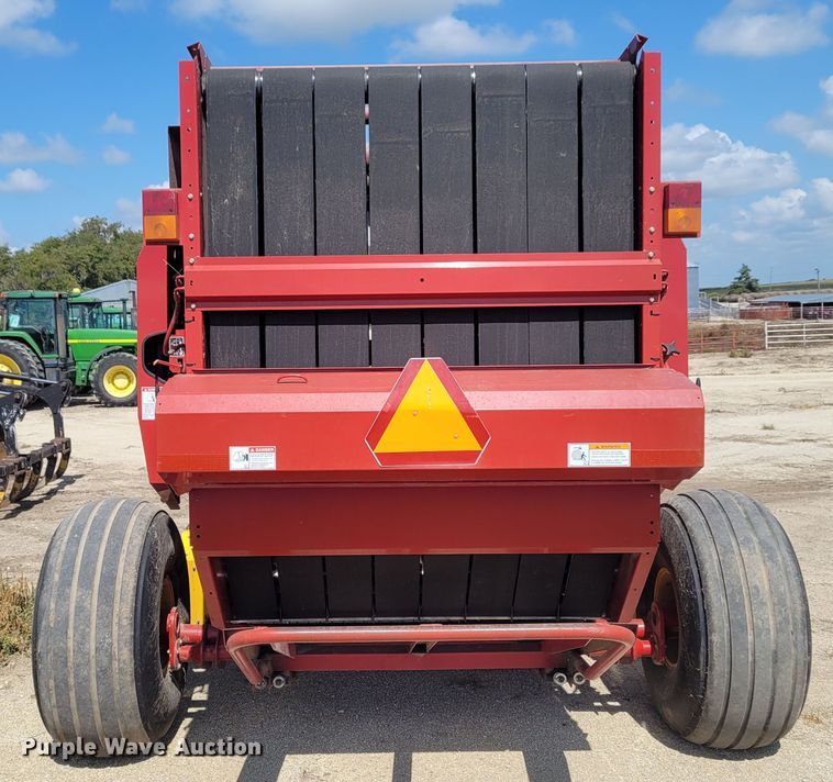 image for item DG3528 2013 New Holland BR7090 Specialty Crop  round baler