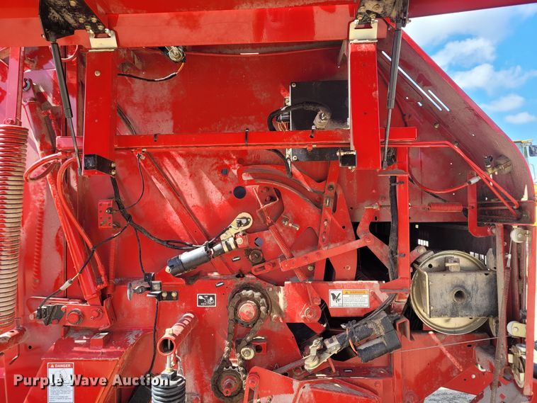 image for item DG3528 2013 New Holland BR7090 Specialty Crop  round baler