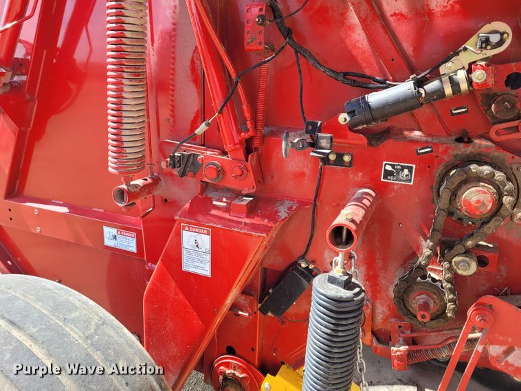 image for item DG3528 2013 New Holland BR7090 Specialty Crop  round baler