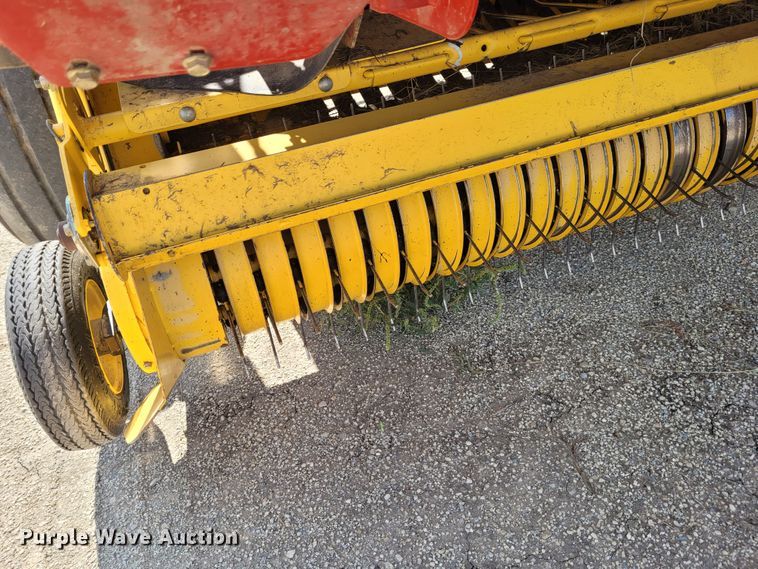 image for item DG3528 2013 New Holland BR7090 Specialty Crop  round baler