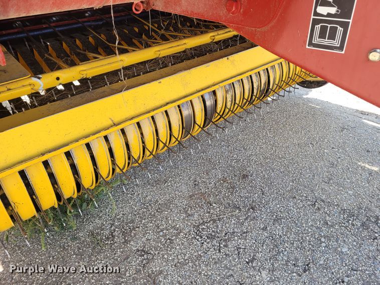 image for item DG3528 2013 New Holland BR7090 Specialty Crop  round baler