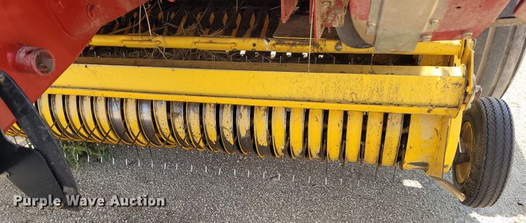 image for item DG3528 2013 New Holland BR7090 Specialty Crop  round baler