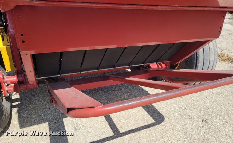 image for item DG3528 2013 New Holland BR7090 Specialty Crop  round baler