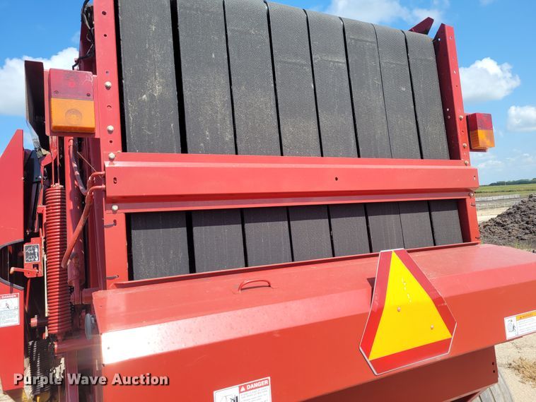 image for item DG3528 2013 New Holland BR7090 Specialty Crop  round baler