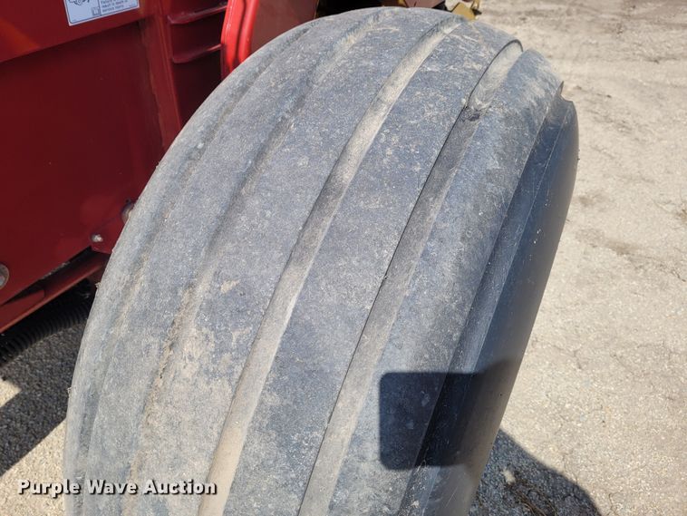 image for item DG3528 2013 New Holland BR7090 Specialty Crop  round baler