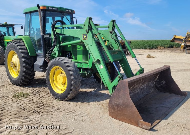 image for item DG3531 1994 John Deere 7200  MFWD tractor