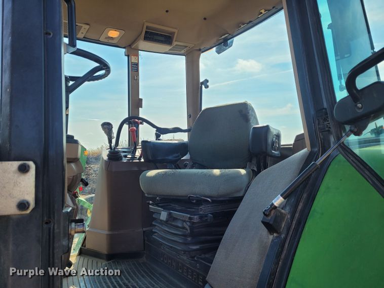 image for item DG3531 1994 John Deere 7200  MFWD tractor