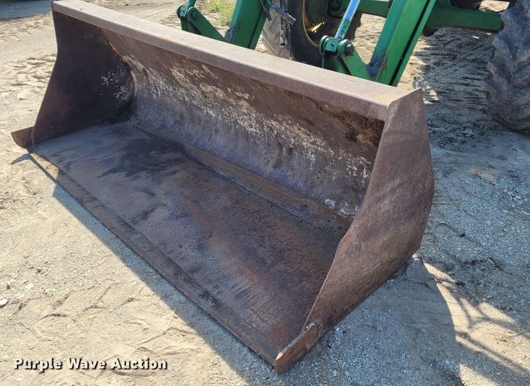 image for item DG3531 1994 John Deere 7200  MFWD tractor