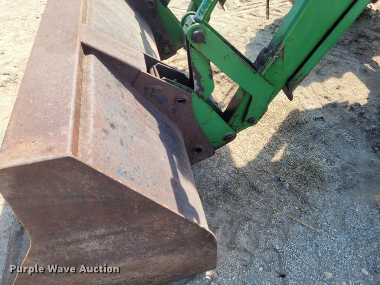 image for item DG3531 1994 John Deere 7200  MFWD tractor