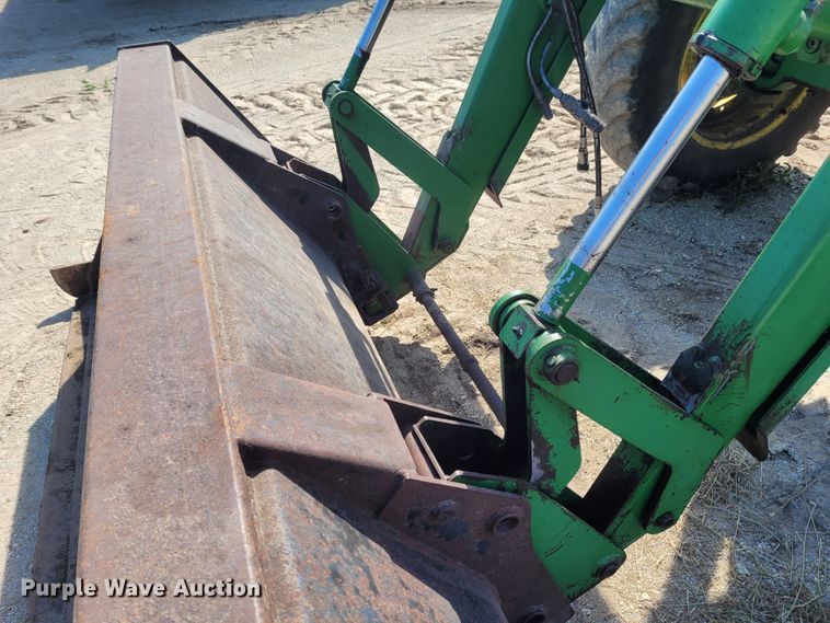 image for item DG3531 1994 John Deere 7200  MFWD tractor