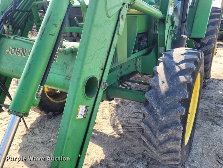 image for item DG3531 1994 John Deere 7200  MFWD tractor