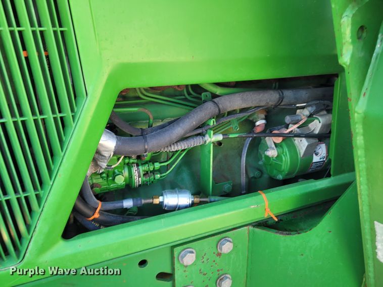 image for item DG3531 1994 John Deere 7200  MFWD tractor