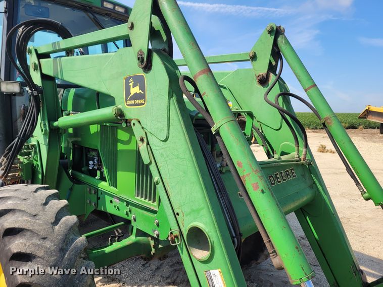 image for item DG3531 1994 John Deere 7200  MFWD tractor