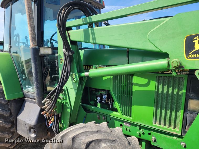 image for item DG3531 1994 John Deere 7200  MFWD tractor