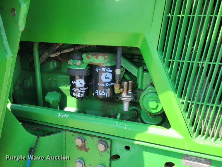 image for item DG3531 1994 John Deere 7200  MFWD tractor