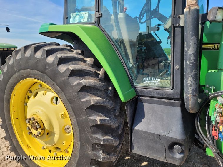 image for item DG3531 1994 John Deere 7200  MFWD tractor