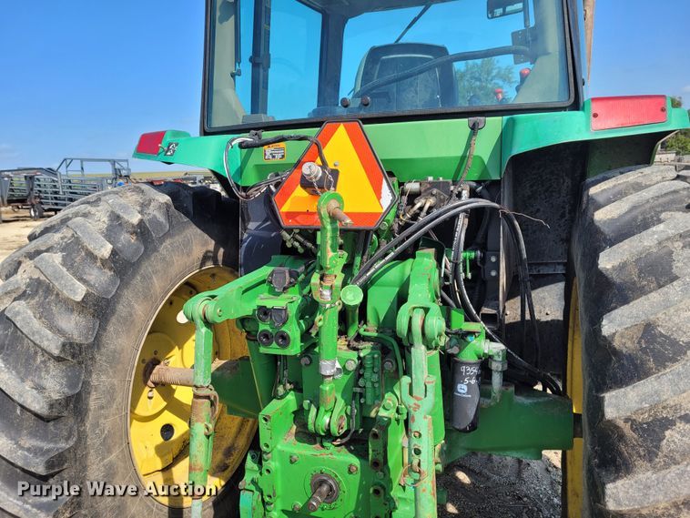 image for item DG3531 1994 John Deere 7200  MFWD tractor