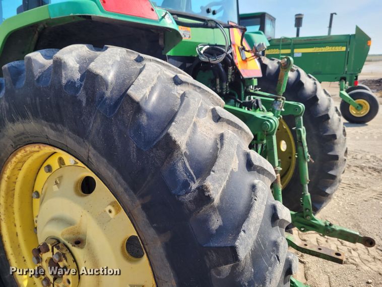 image for item DG3531 1994 John Deere 7200  MFWD tractor