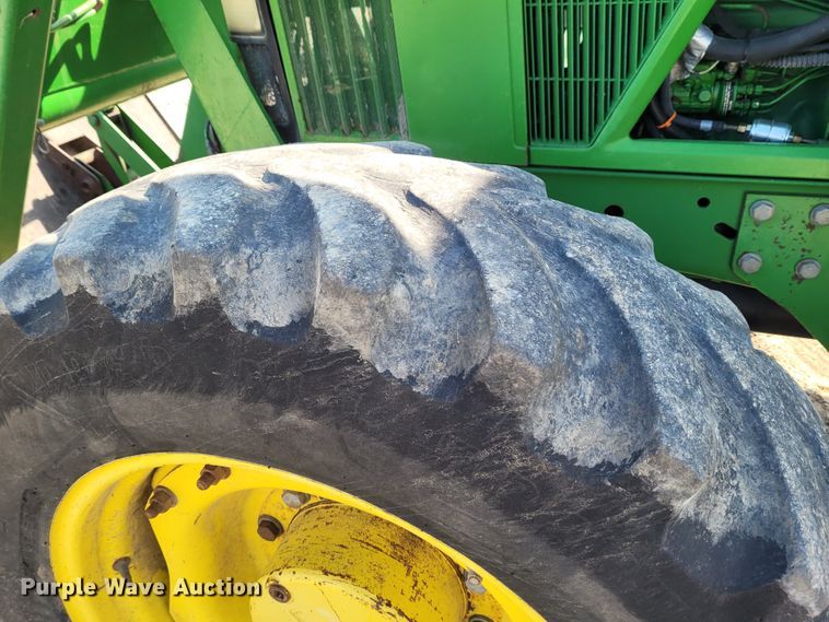 image for item DG3531 1994 John Deere 7200  MFWD tractor