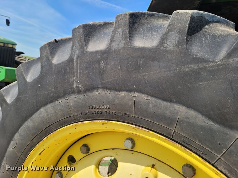 image for item DG3531 1994 John Deere 7200  MFWD tractor