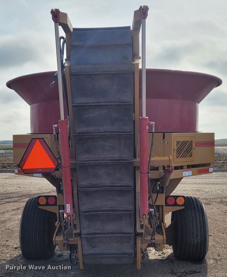 image for item DG3533 HayBuster Big Bite H1130  tub grinder