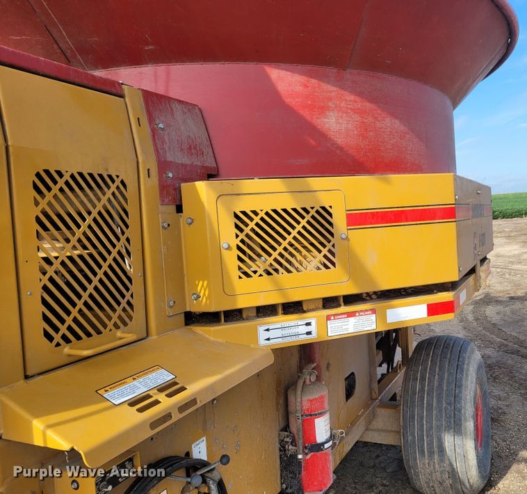 image for item DG3533 HayBuster Big Bite H1130  tub grinder