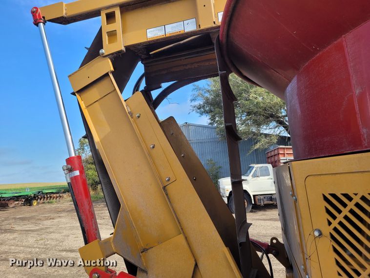 image for item DG3533 HayBuster Big Bite H1130  tub grinder