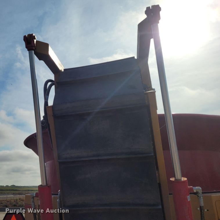 image for item DG3533 HayBuster Big Bite H1130  tub grinder